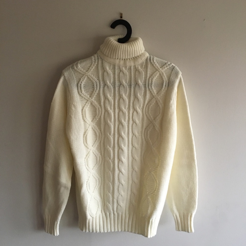 Vintage chunky cable knit turtleneck sweater